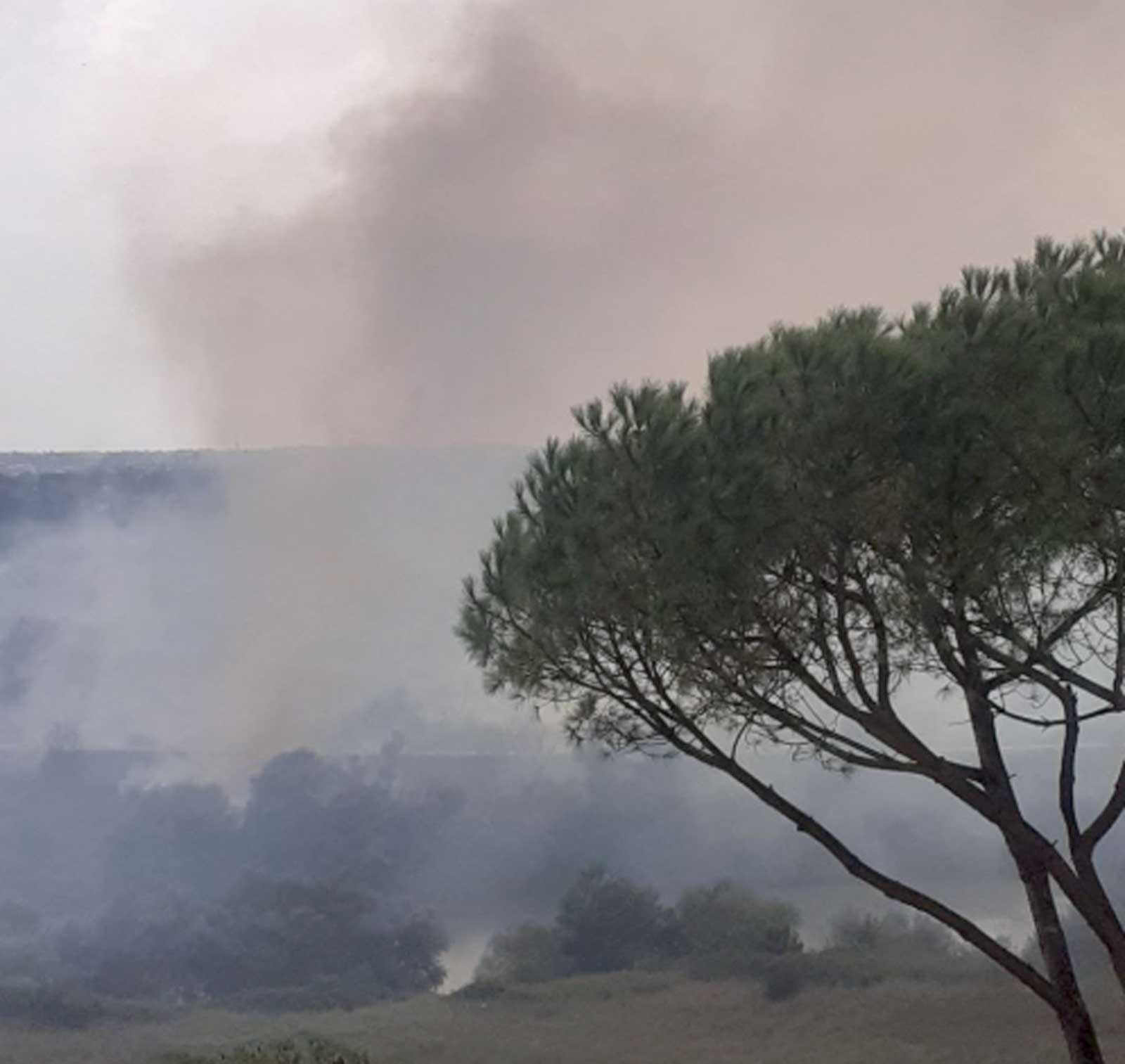 Roma, incendio in corso