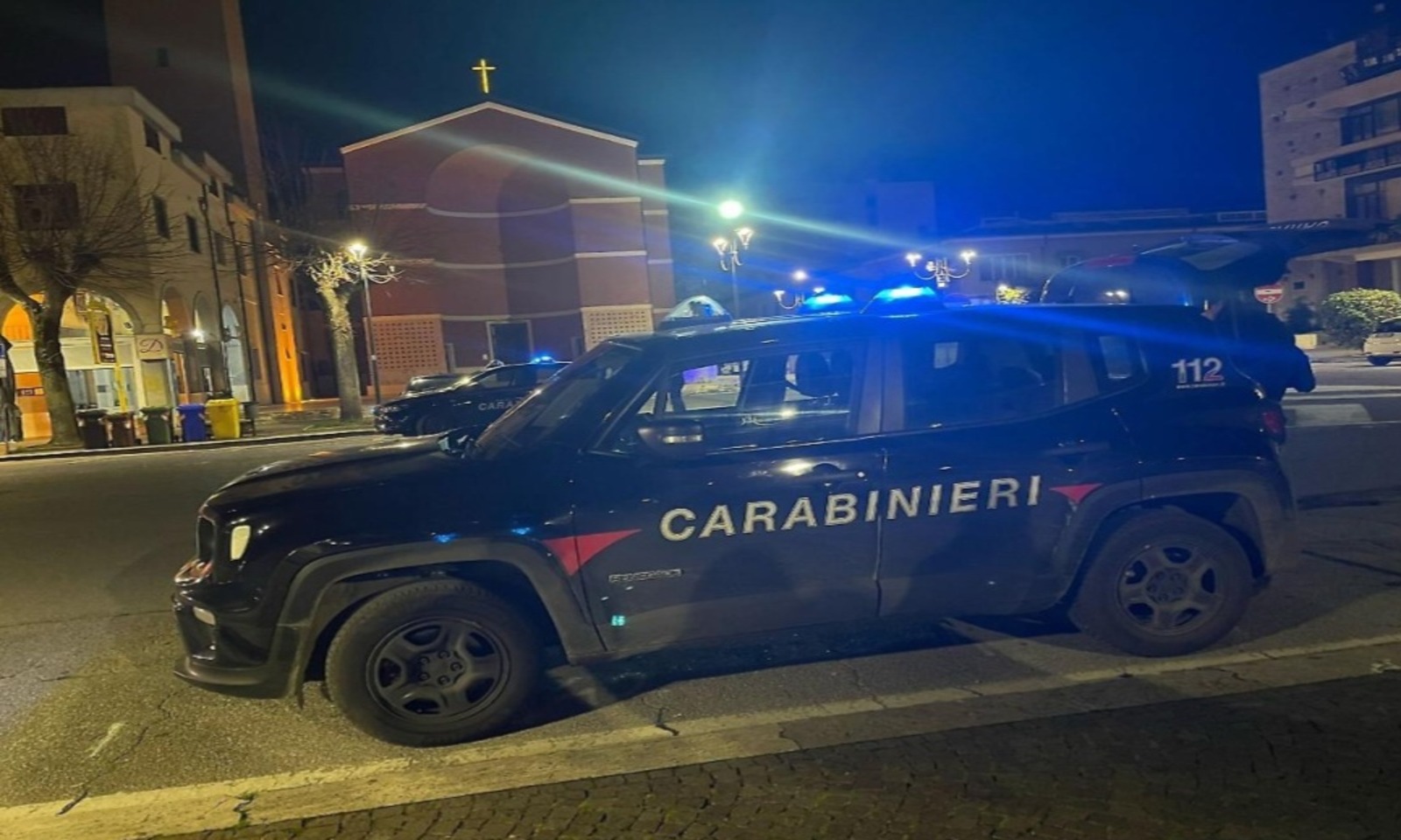 Rapina con calci e pugni ad Aprilia