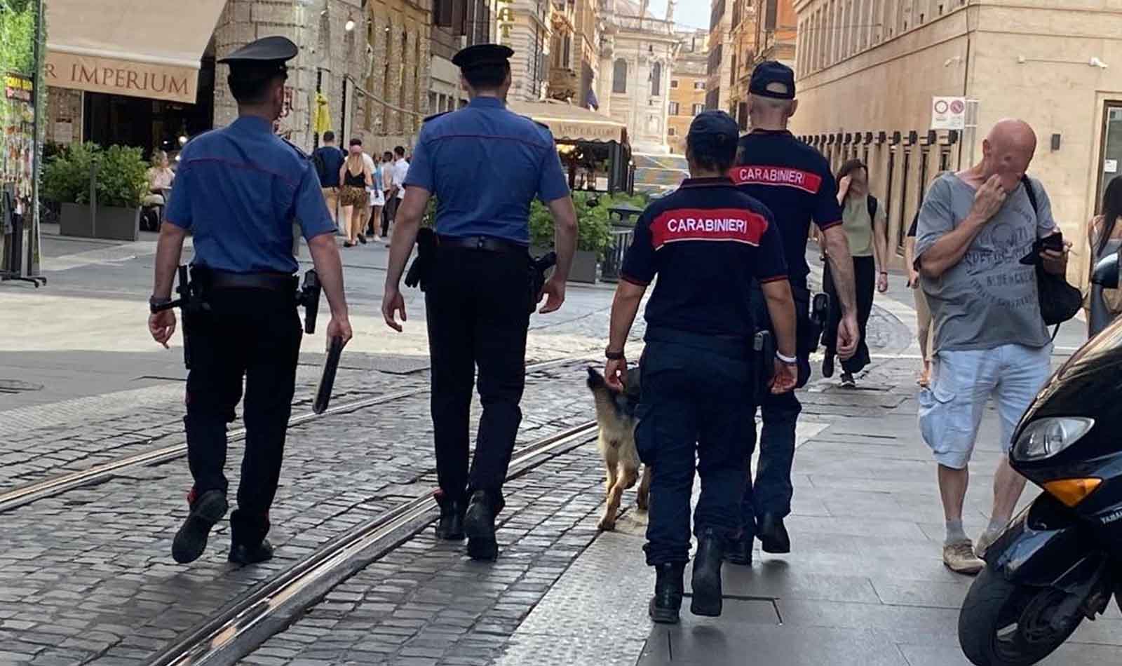 Roma, Carabinieri in azione Piazza San Pietro