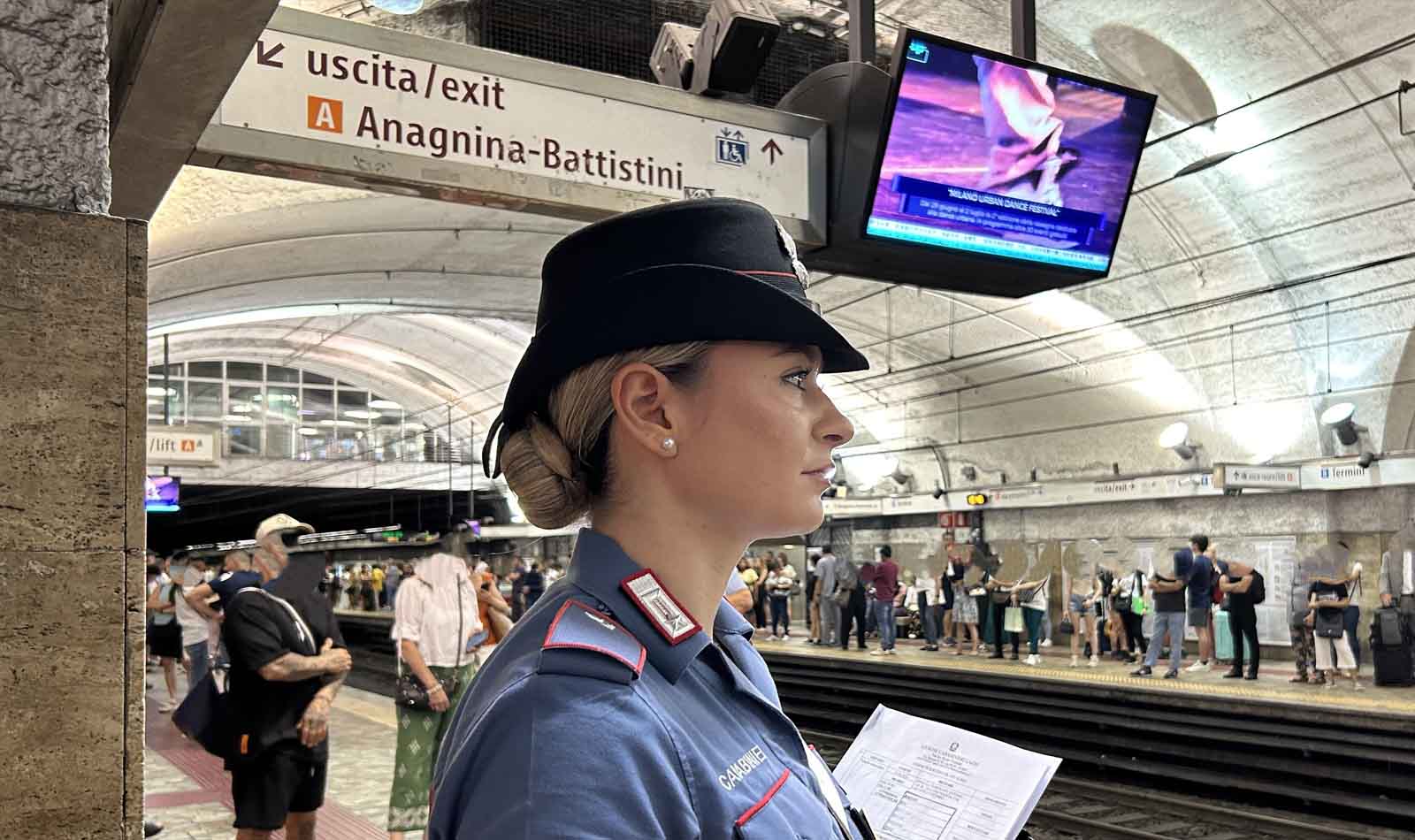 Roma, Carabinieri in metro