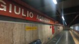 Roma Metro A, la fermata Giulio Agricola “cambia nome”: il web reagisce con sarcasmo