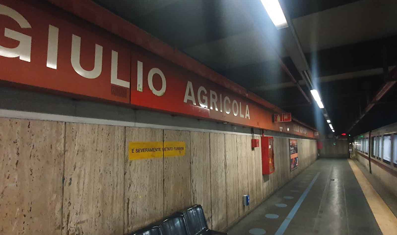 Roma Metro Giulio Agricola
