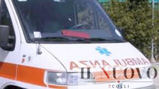 Roma, si sporge dal terrazzo per fare pulizie, ma cade dal quarto piano: in codice rosso in ospedale