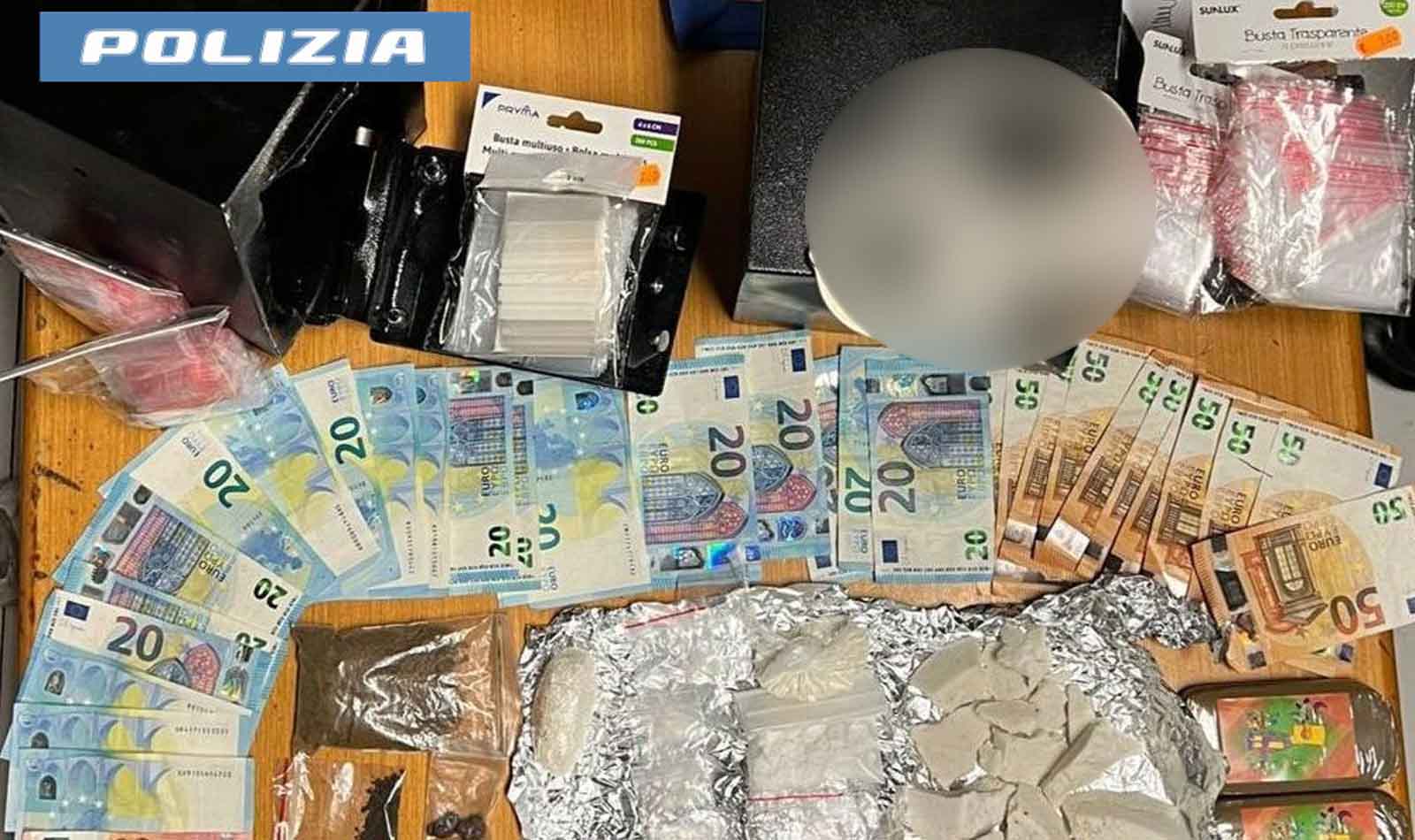 Roma, base dello spaccio in via Casilina