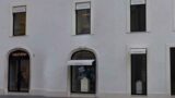 Roma, furto da film alla boutique Valentino di piazza di Spagna: rubate 30 borse di lusso