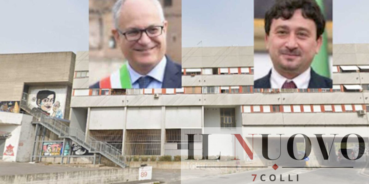 Roma, sullo sfondo l'edificio in cui sorgerà il nuovo Mercato Cotadino, in primo piano il sindaco Gualtieri e l'assessore Veloccia