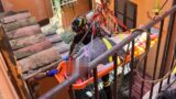 Roma, donna si sente male in casa: i Vigili del Fuoco la calano dal balcone per salvarla