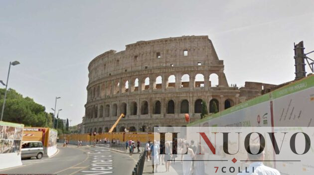 Roma, il Colosseo e, sulla destra, il cantiere della metro C giunto alle battute finali, foto Google Maps