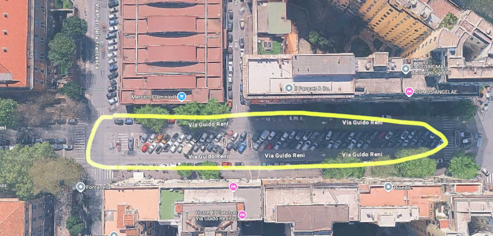 Roma, via Reni, in giallo i 230 posti auto che rischiano di sparire per far posto alla nuova ciclabile, foto Google Maps