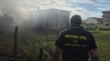 Tor San Lorenzo, divampa un incendio in una villetta in via Canale: paura per le bombole di gas