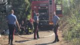 Ostia, incendio al rimessaggio: tre vigili del fuoco soccorsi durante le operazioni di spegnimento