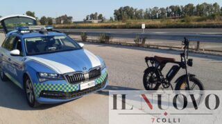 Con la bici elettrica modificata a tutta velocità sulla Pontina: scatta la multa per il ‘furbetto’