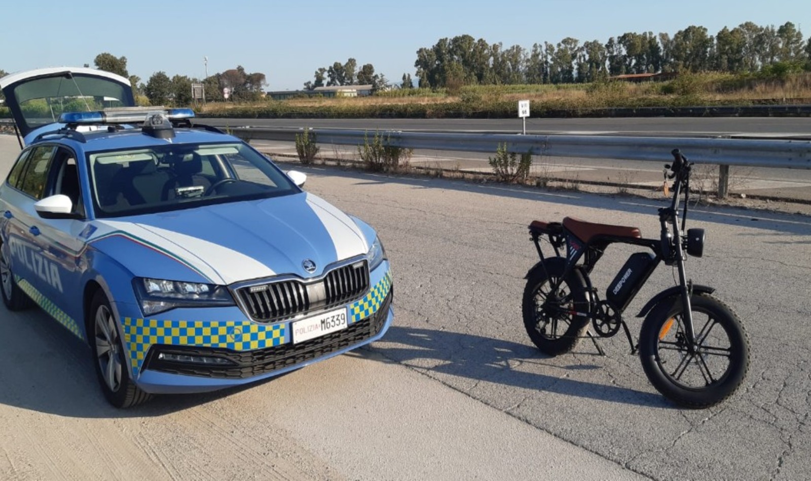 Bici elettrica modificata sulla Pontina