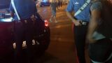 Roma, con un coltello tenta di rapinare due uomini: loro chiedono aiuto e lo fanno arrestare