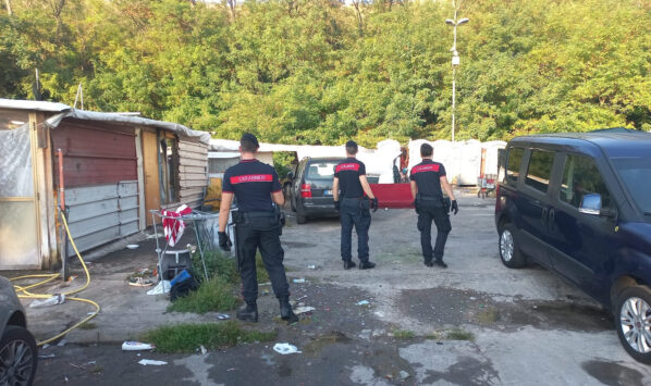 carabinieri campo rom via candoni