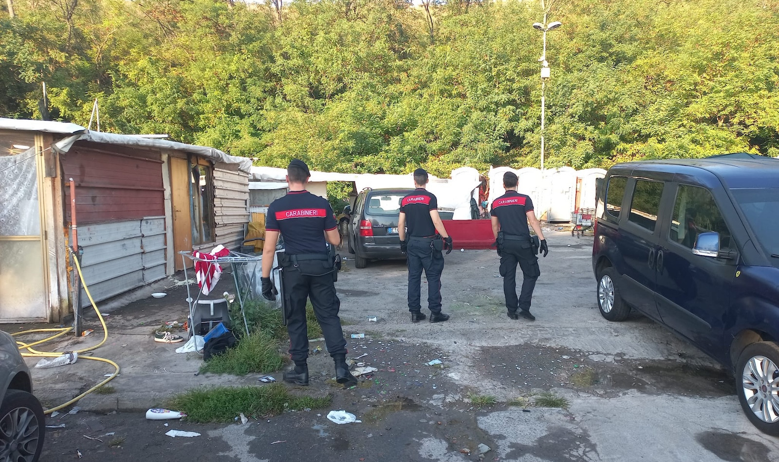 carabinieri campo rom via candoni