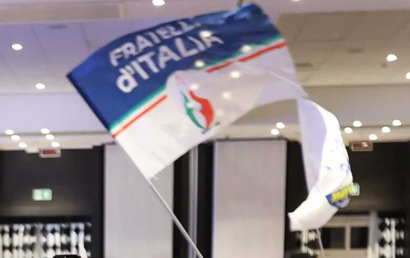 Roma, una bandiera di Fdi