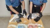 Nettuno, spaccio “in cucina”, a due passi da scuola e parco: 46enne arrestata con cocaina e crack