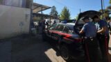 Roma Nord, 27 denunciati all’ex consorzio di via Tiberina: trovati rifiuti pericolosi, baracche e bombole (FOTO)