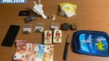 Fiumicino, consegnava droga in bici come un rider: arrestato pusher, la nascondeva sul tetto di casa