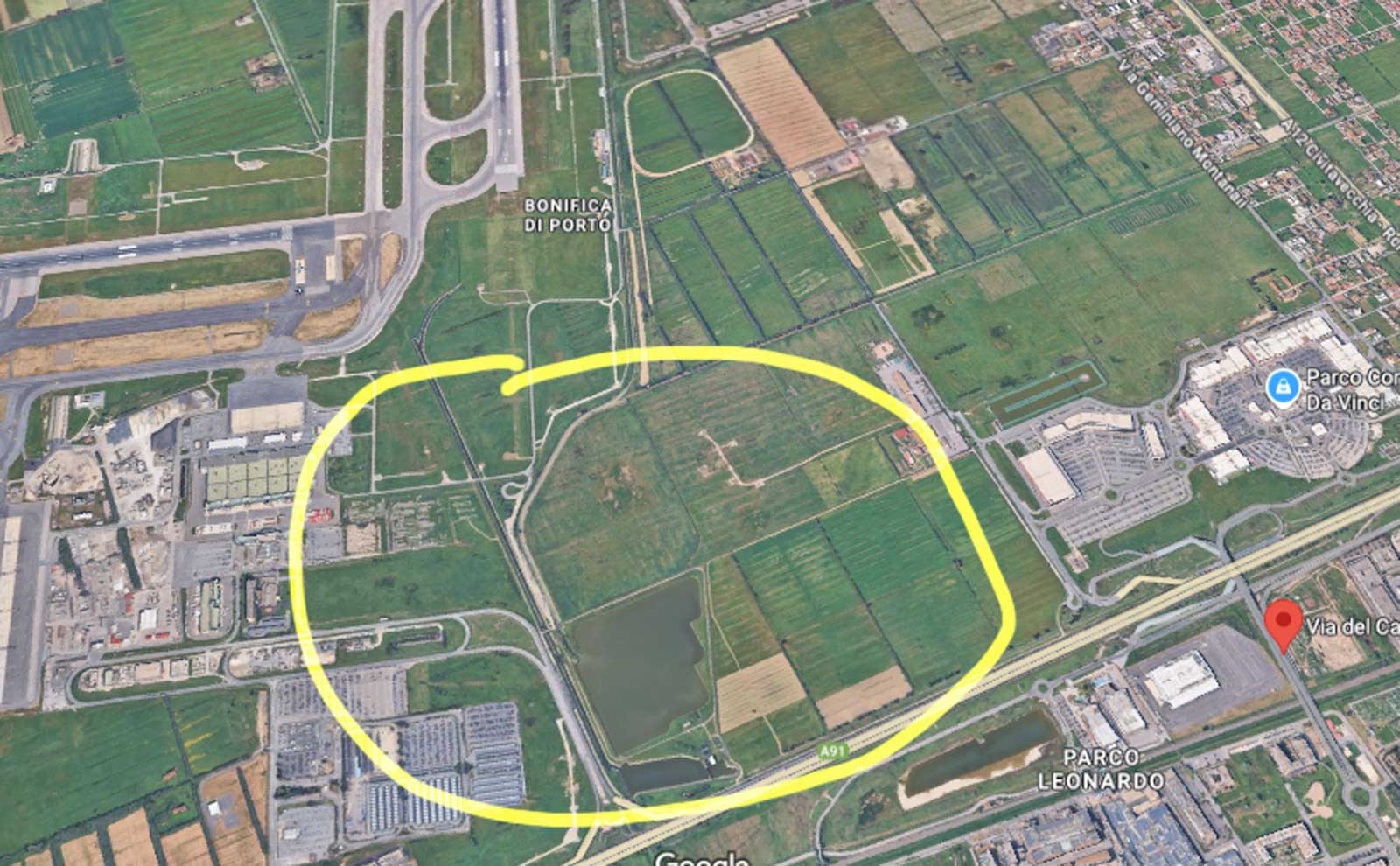 Fiumicino, cerchiata in giallo l'area su cui sarebbe dovuto sorgere il nuovo piano edile, località Piscina Gagliarda, tra aeroporto internazionale e Parco Leonardo, foto Google Maps