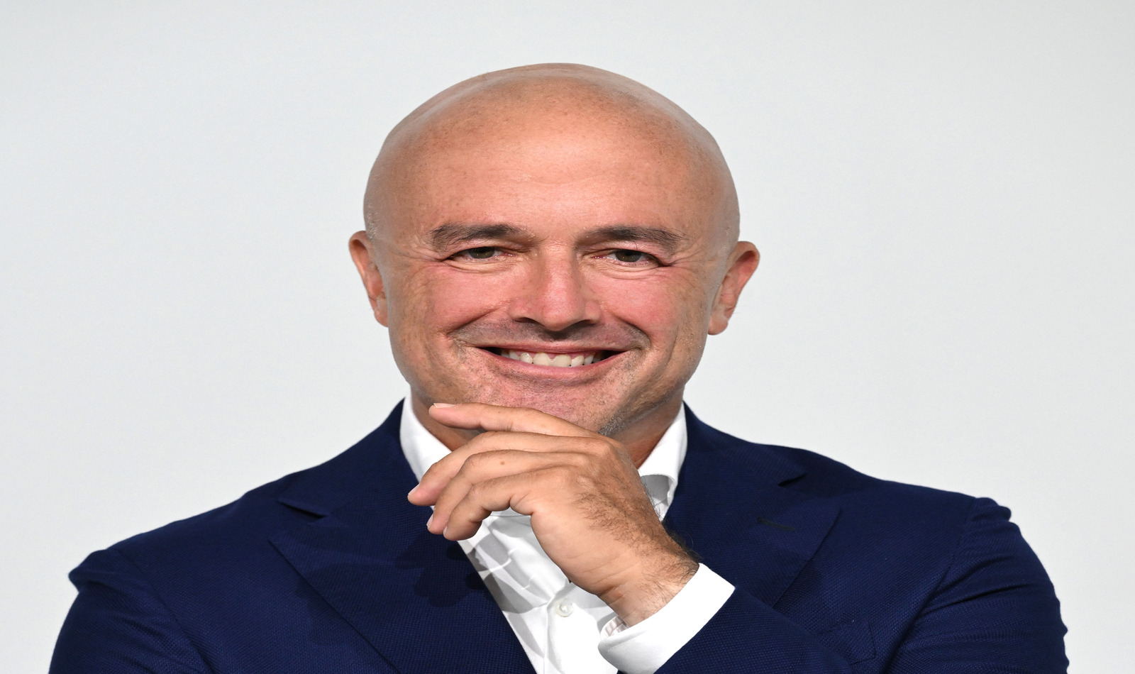 Gianluigi Nuzzi che conduce dentro la notizia