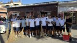 Montespaccato, calcio e ramazze a Roma: la squadra pulisce le strade in attesa del campionato di Serie D (FOTO)