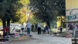 Roma Talenti, torna il mercatino abusivo. Gli ambulanti: “Per noi è prezioso”. E FdI promette guerra (VIDEO)