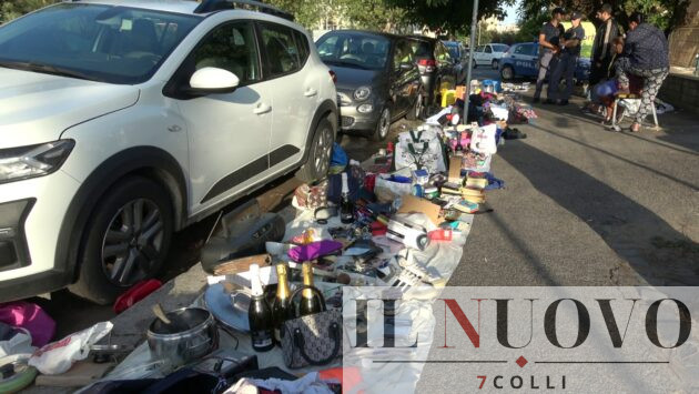 Mercatino abusivo via Oletta a Ostia