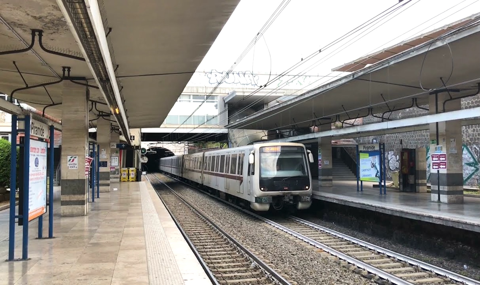 Metro b Piramide