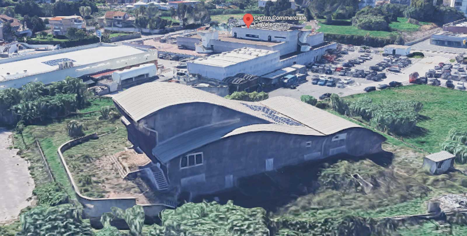 Nettuno, il teatro comunale abbandonato da anni , foto Google Maps