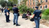 Roma, era ricercato dalla polizia francesce per vari reati: scovato al Pigneto in una operazione antidegrado (FOTO)