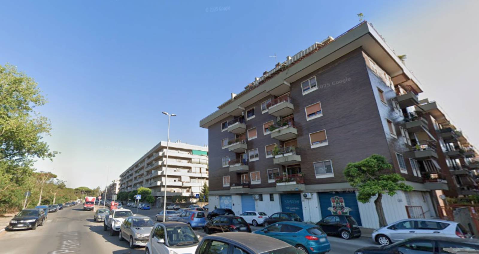 Ostia, la strada in cui è caduto l'operaio, foto Google Maps