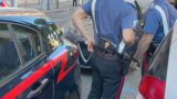 Roma, rubano argenteria in appartamento: arrestate due donne