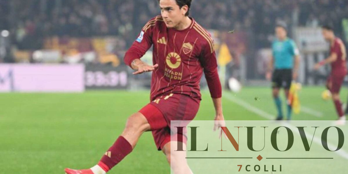 Roma, Dybala in una recente partita allo stadio Olimpico, foto as Roma