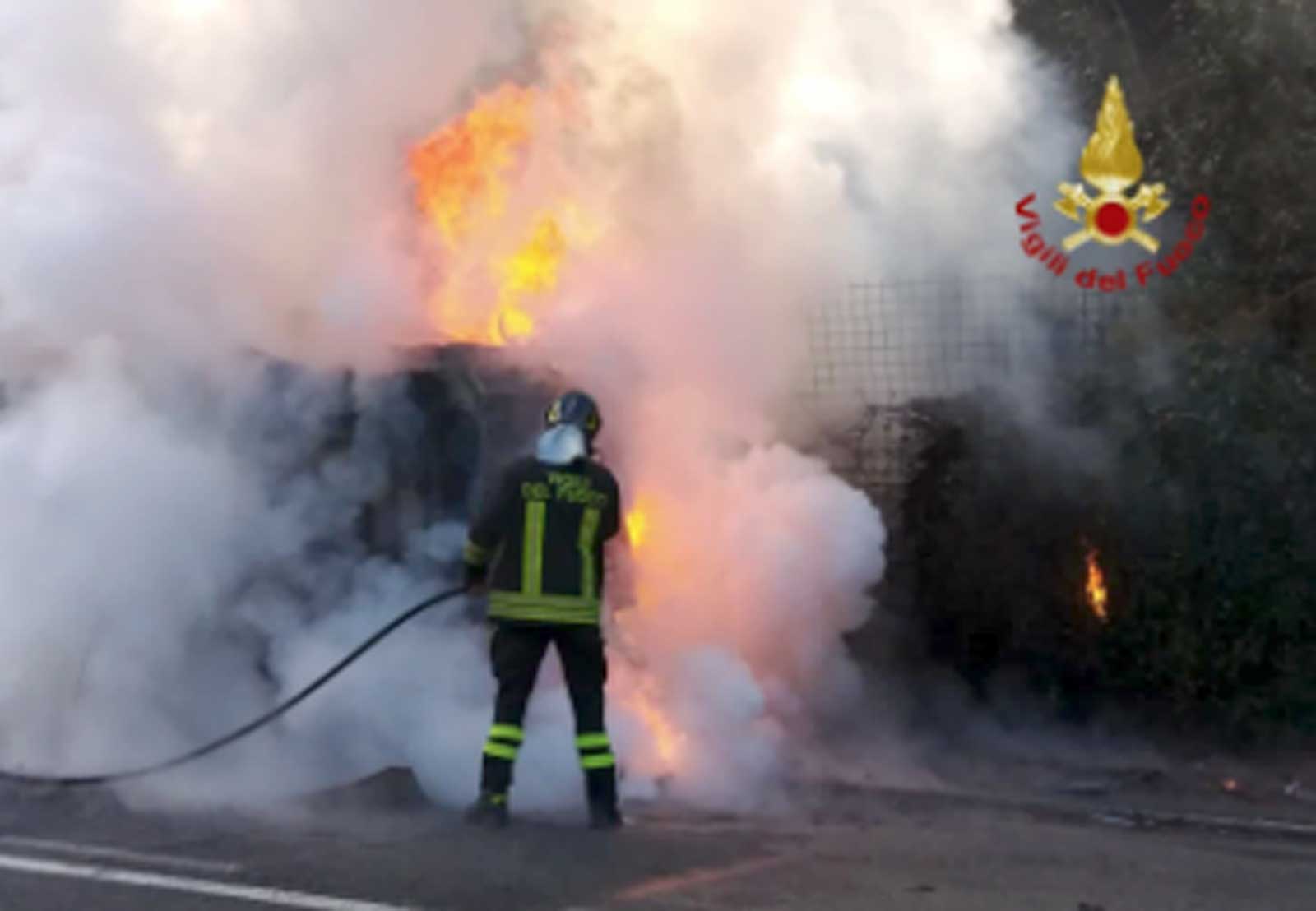 Roma, l'incendio su via Aurelia - www.7colli.it