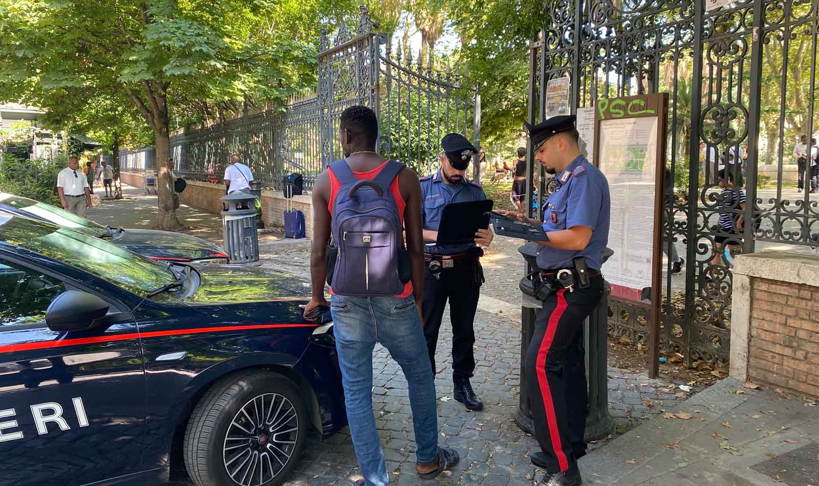 Roma, Carabinieri in azione Termini Esquilino