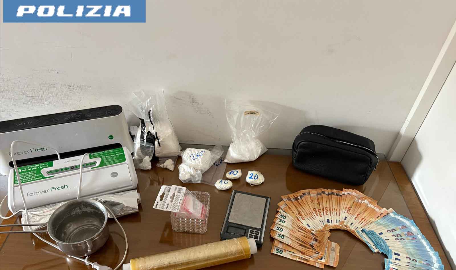 Roma, crack e cocaina dal salotto di casa Primavalle