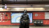 Roma diventa Gotham City: la metro A si trasforma per il Batman Day