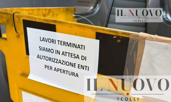 Roma, scale mobili Laurentina cartello