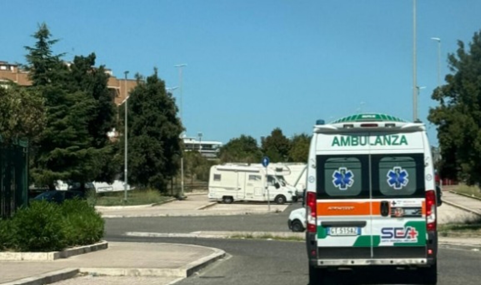 Ambulanza al centro commerciale