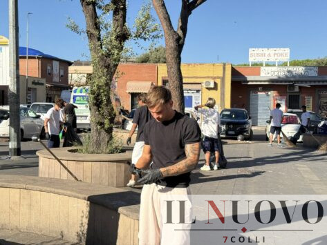 I calciatori del Montespaccato calcio puliscono il quartiere
