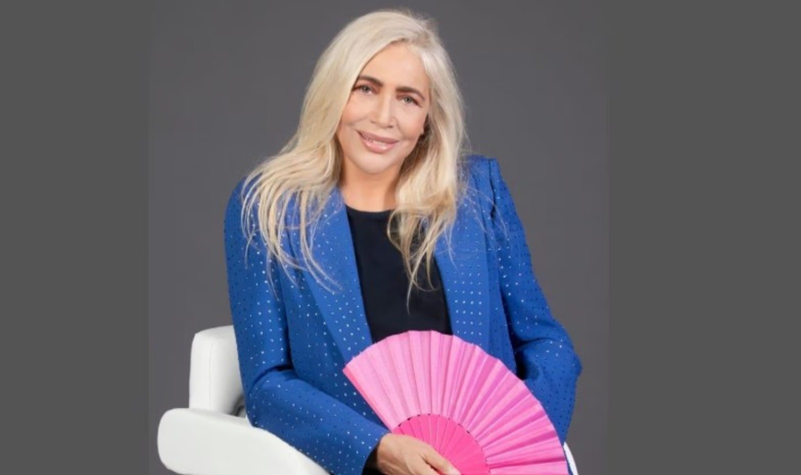 Mara Venier che conduce Domenica In