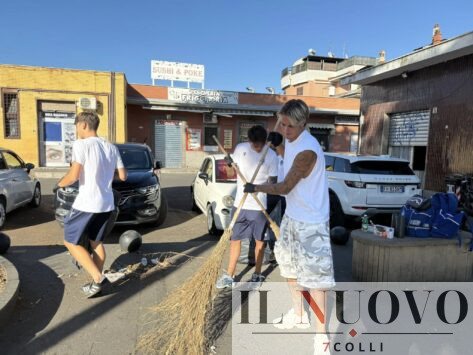 I calciatori del Montespaccato calcio puliscono il quartiere