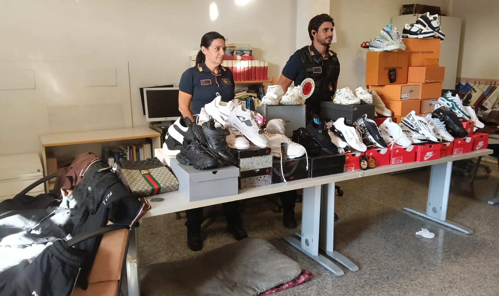 sequestro merce contraffatta
