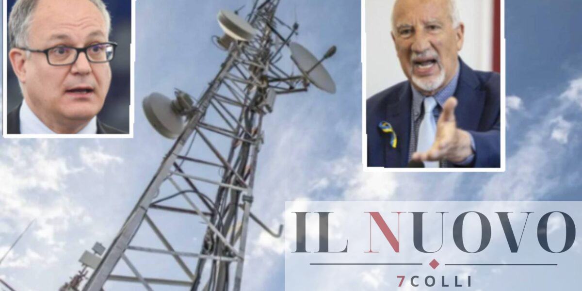 Sullo sfondo un traliccio di telefonia mobile, in primo piano il sindaco Gualtieri e il mini sindaco Falcioni