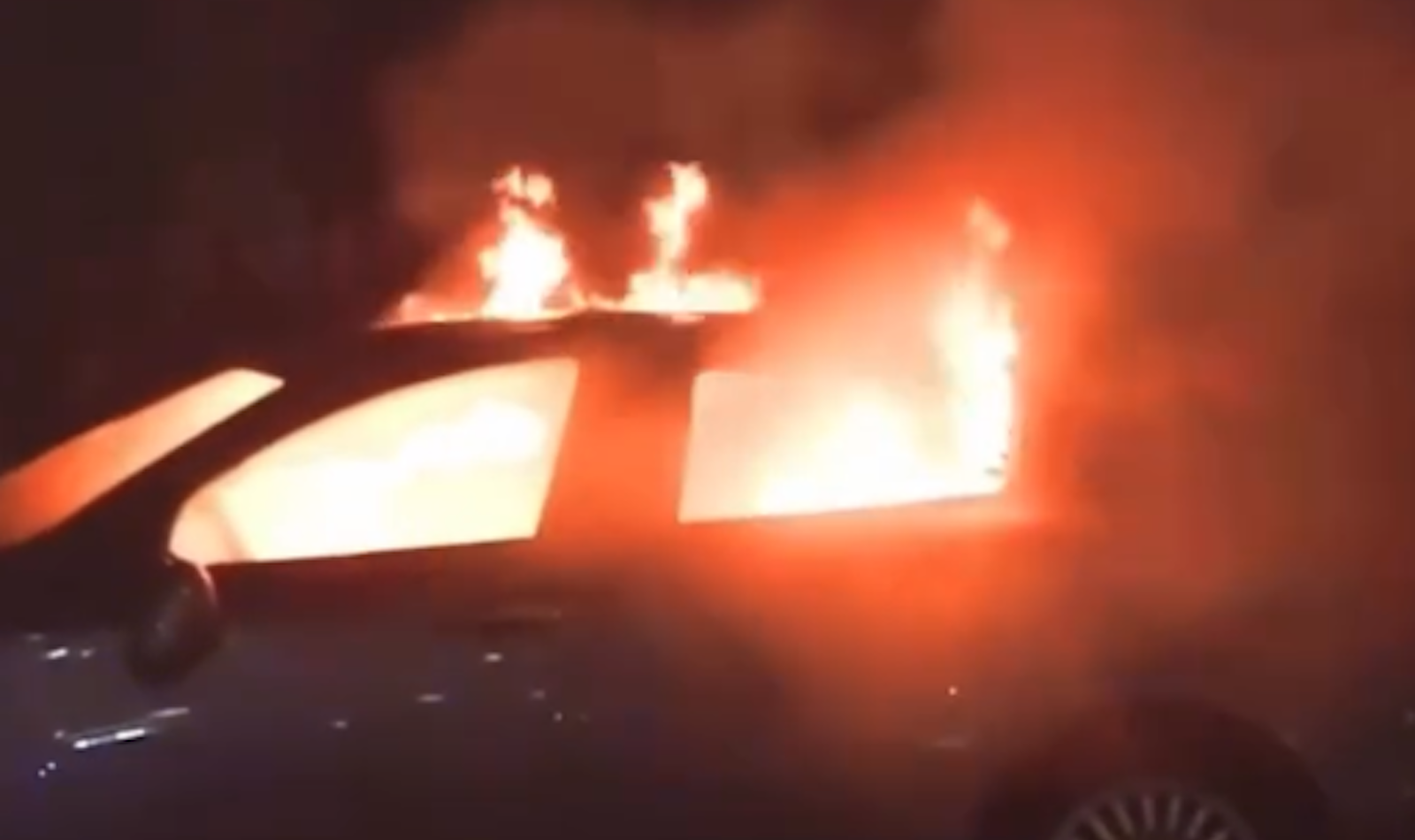 Auto incendiata Esquilino