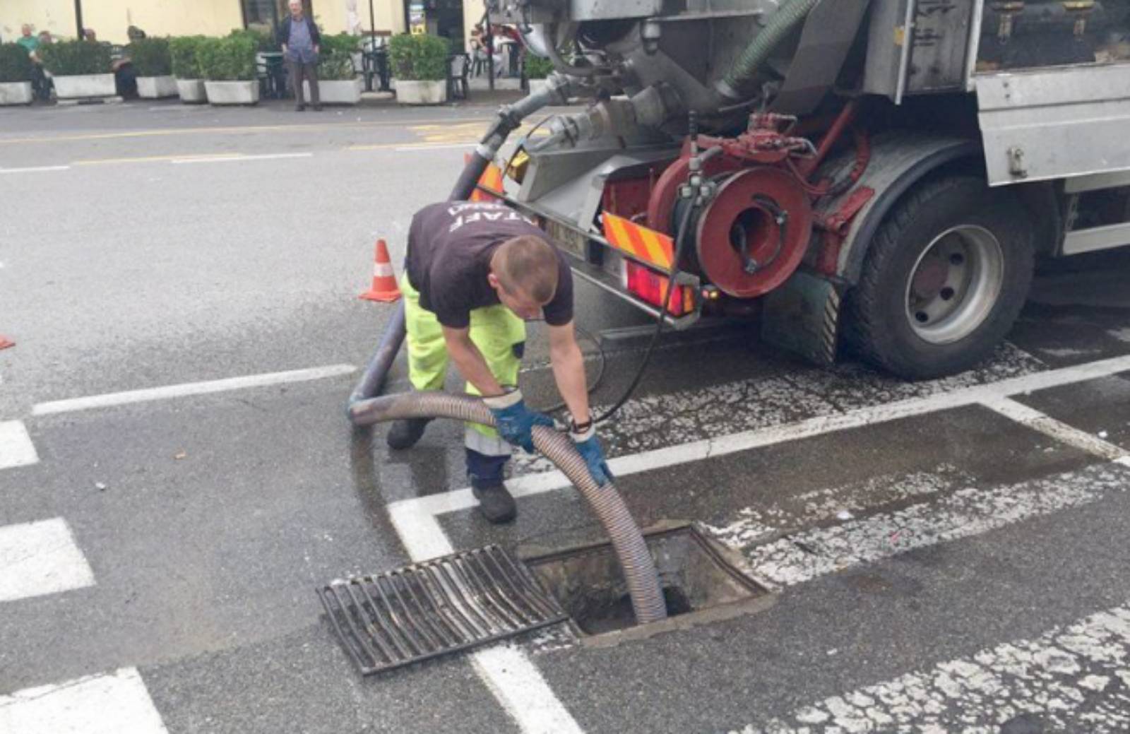 Una classica caditoia come quelle che verranno pulite a Ostia, ne Municipio X