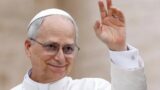 Papa Leone XIV, un anno dopo: il Pontefice che ha sfidato Trump e rimesso la pace al centro della Chiesa