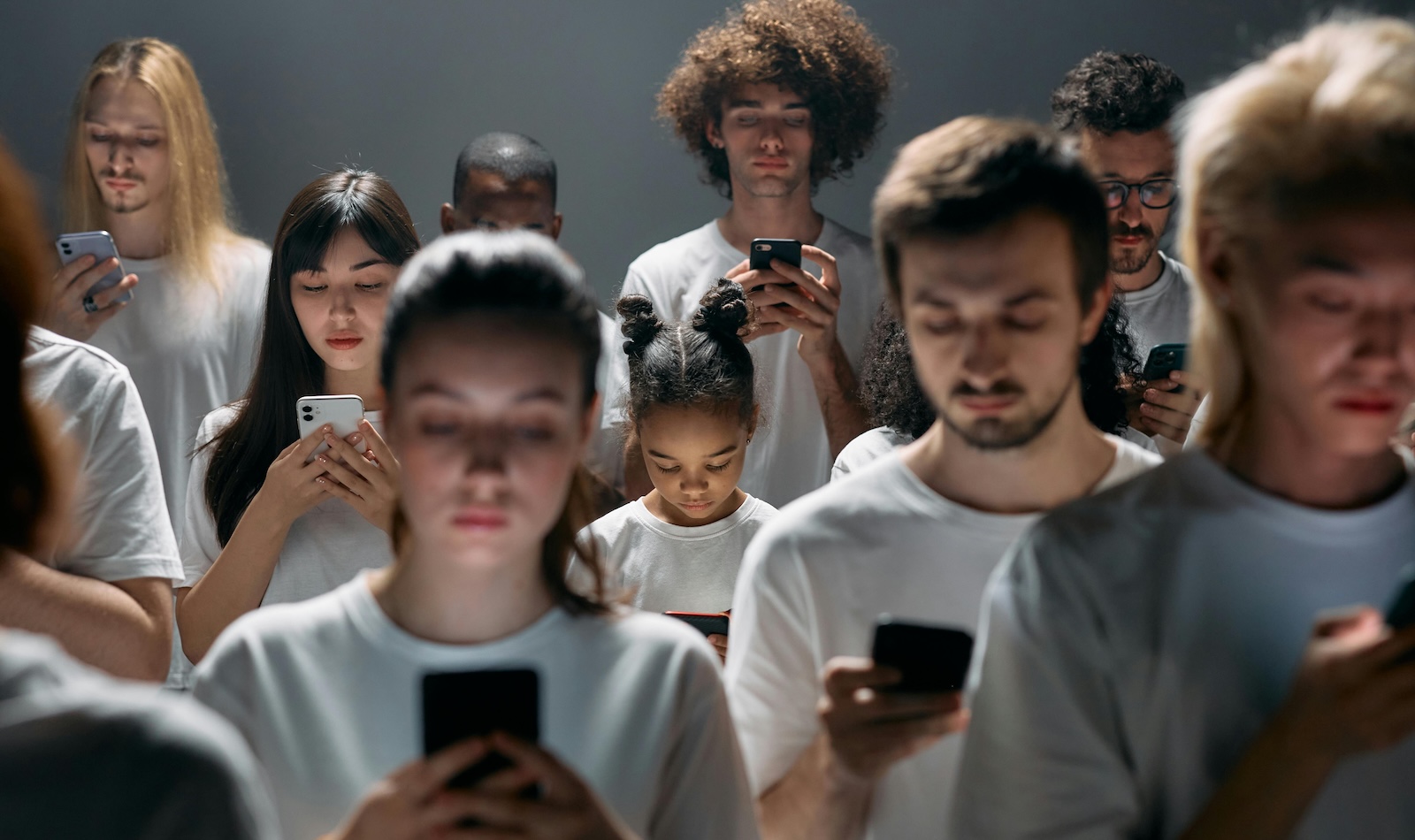 Persone al telefono cellulare